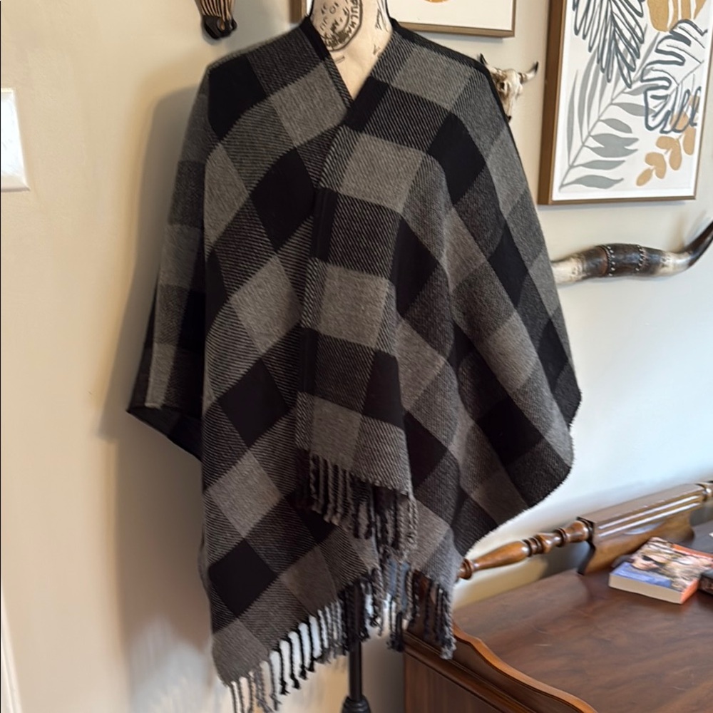 Abercrombie & Fitch Black and Gray Plaid Poncho